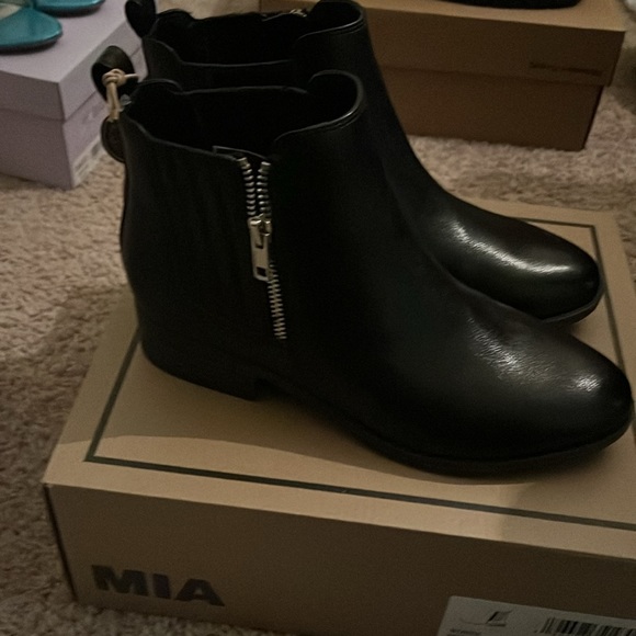 RESELL - Picture 2 of 3